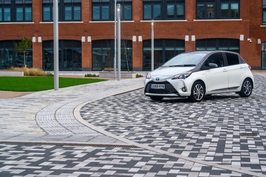  Toyota Yaris Hybrid Y20 2019 года  (UK) (фото 33 из 38)